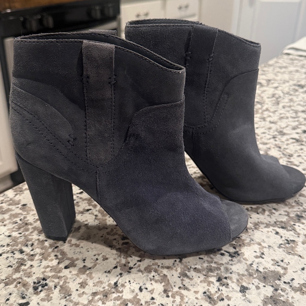 Vince Camuto Camey Storm Suede Open Toe Block Heel Bootie Size 9